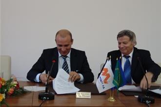 Трикратният световен шампион Марко Косев подари купата си на д-р инж. Лъчезар Цоцорков